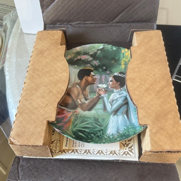 Edwin M Knowles Collector Plate with Certificate. “We Kiss In A Shadow” 1985 - Picture 9 of 11